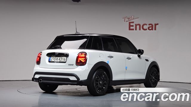 MINI Cooper 5Door Classic Third Generation 2024 — фото 2