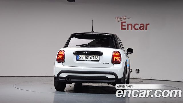 MINI Cooper 5Door Classic Third Generation 2024 — фото 4