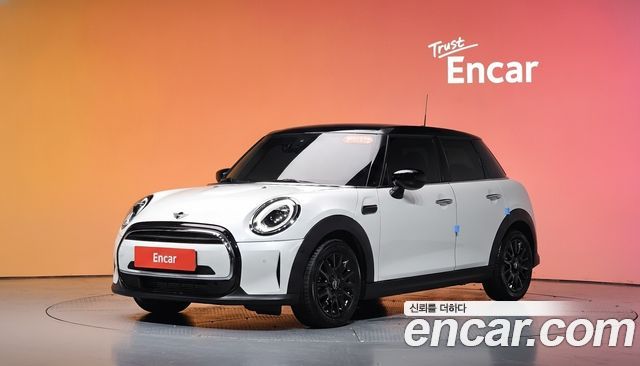 MINI Cooper 5Door Classic Third Generation 2024 — фото 1