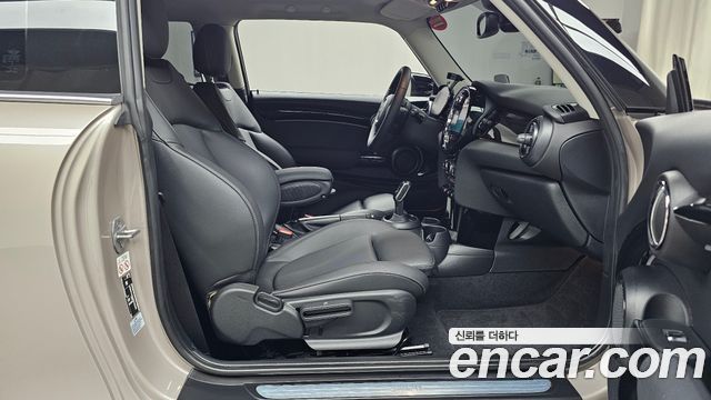 MINI Cooper Classic Third Generation 2023 — фото 11