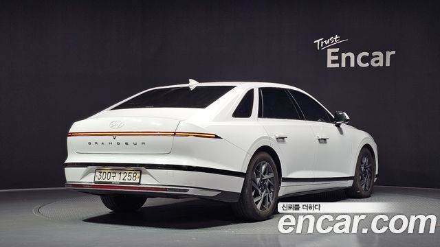Hyundai Grandeur (GN7) 3.5 LPG 2WD (Taxi) Deluxe 2024 — фото 2