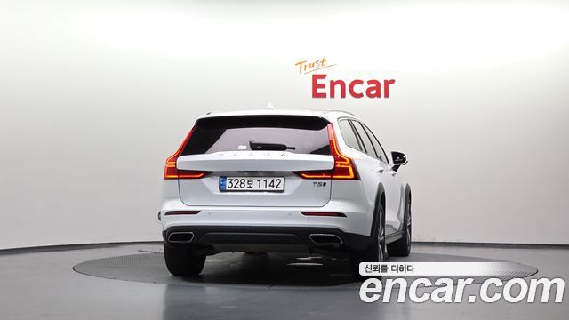 Volvo V60 Cross Country (II) T5 Pro AWD 2020 — фото 4