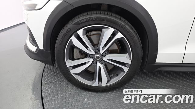 Volvo V60 Cross Country (II) T5 Pro AWD 2020 — фото 5