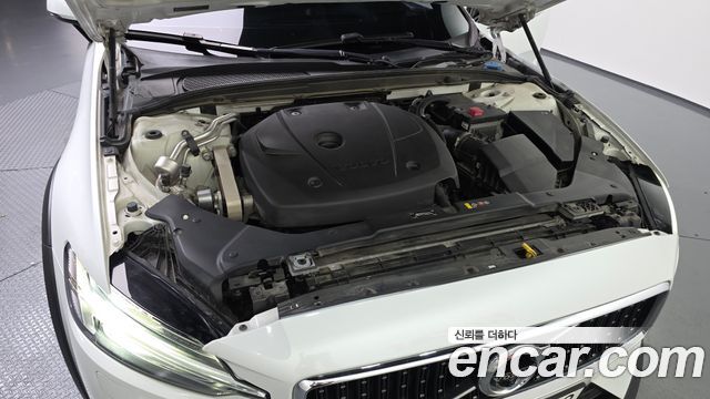 Volvo V60 Cross Country (II) T5 Pro AWD 2020 — фото 6