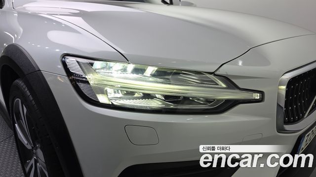 Volvo V60 Cross Country (II) T5 Pro AWD 2020 — фото 22