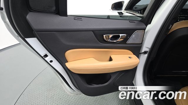 Volvo V60 Cross Country (II) T5 Pro AWD 2020 — фото 25