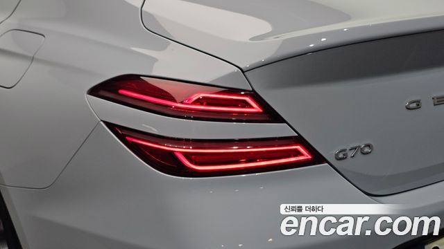 Genesis G70 Gasoline 2.0T 4WD 2022 — фото 23