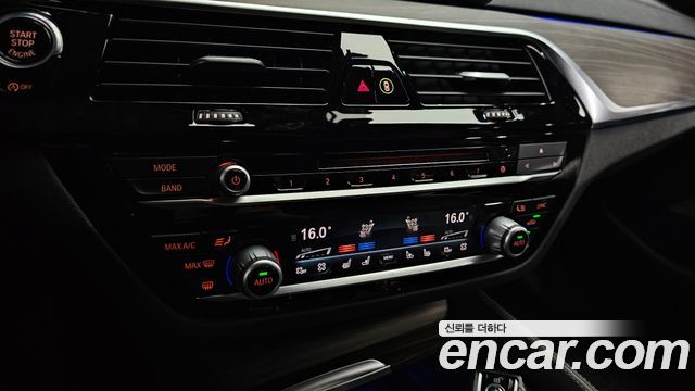 BMW 5 Series (G30) 520d xDrive M Sport Package Plus 2017 — фото 19