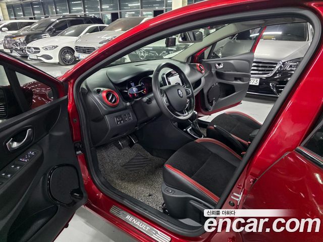 Renault Korea Clio Intens Panoramic 2019 — фото 7