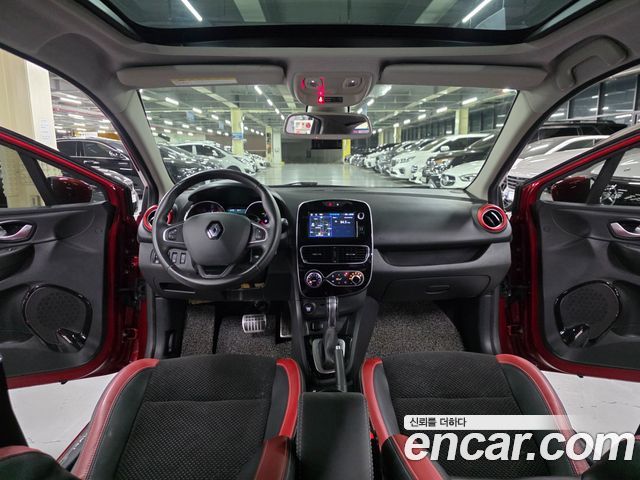 Renault Korea Clio Intens Panoramic 2019 — фото 9