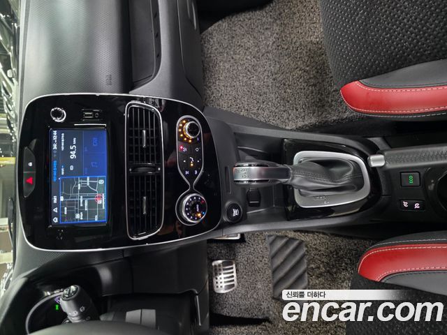 Renault Korea Clio Intens Panoramic 2019 — фото 10