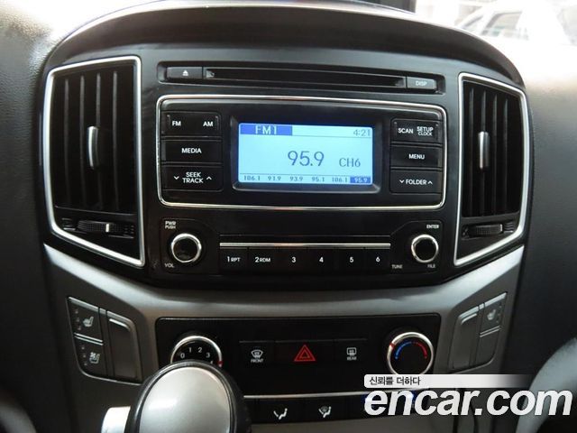 Hyundai Grand Starex Van 3-Seater Smart 2021 — фото 10