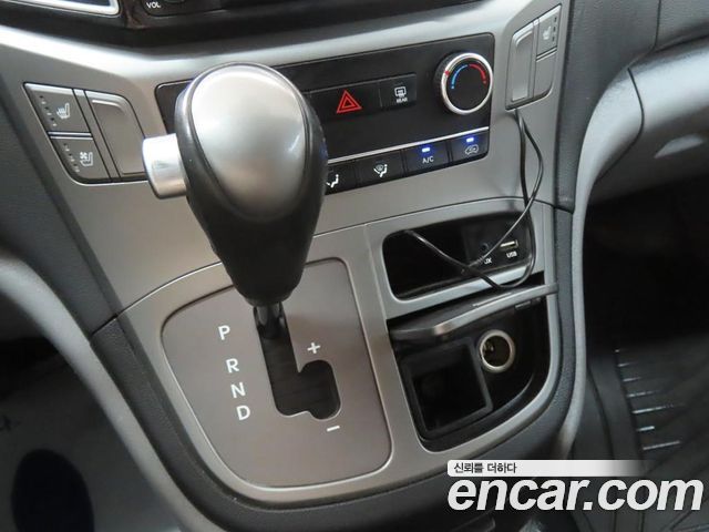 Hyundai Grand Starex Van 3-Seater Smart 2021 — фото 15
