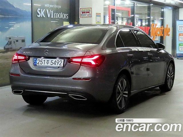 Mercedes-Benz A-Class (W177) A200d Sedan 2021 — фото 4