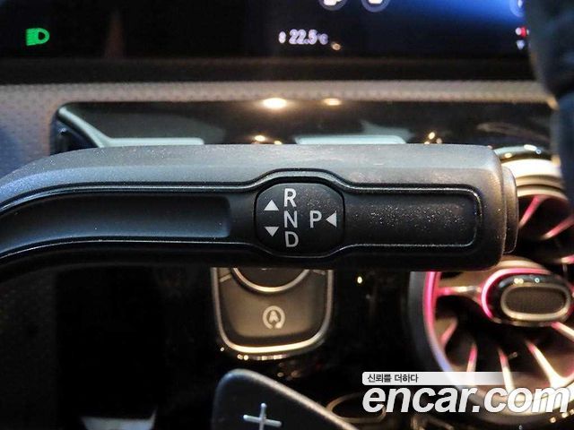 Mercedes-Benz A-Class (W177) A200d Sedan 2021 — фото 17