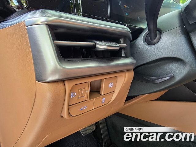 Hyundai Grandeur (GN7) 2,5 Gasoline 2WD Premium 2023 — фото 18
