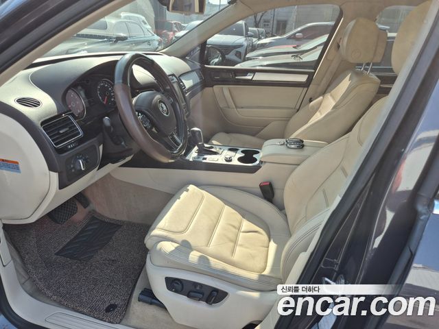 Volkswagen Touareg V6 3.0 TDI Bluemotion 7P5 2012 — фото 10