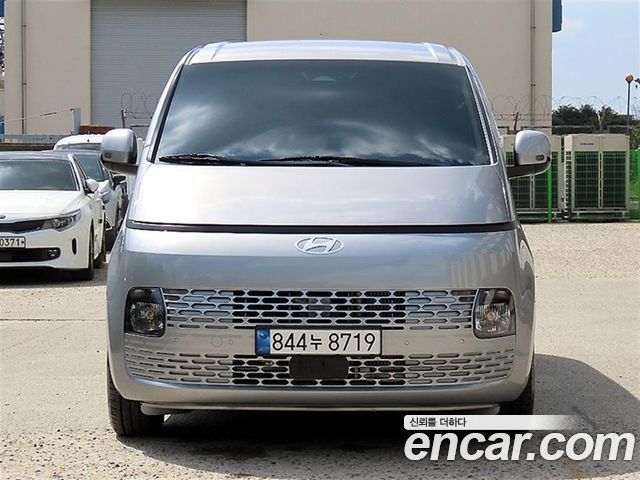 Hyundai Staria HEV 1.6 Cargo 5-Seater Modern 2025 — фото 1