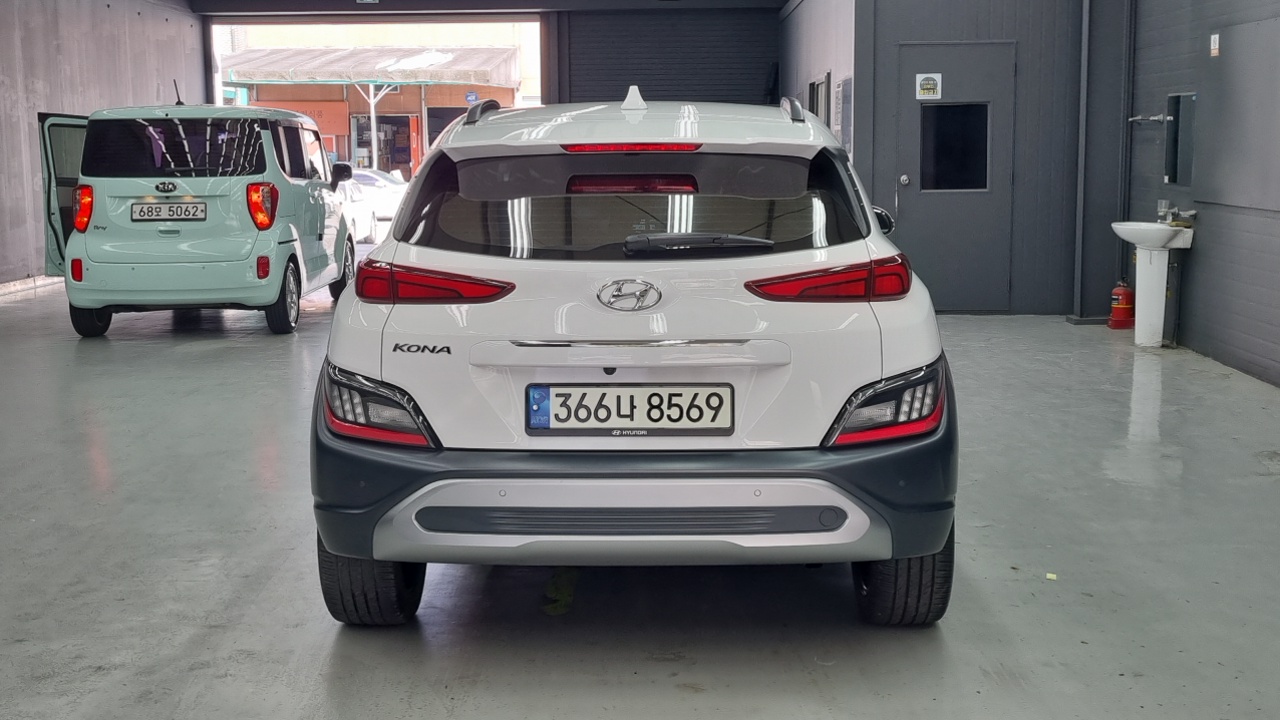 Hyundai Kona Gasoline 2.0 2WD Inspiration 2022 — фото 4