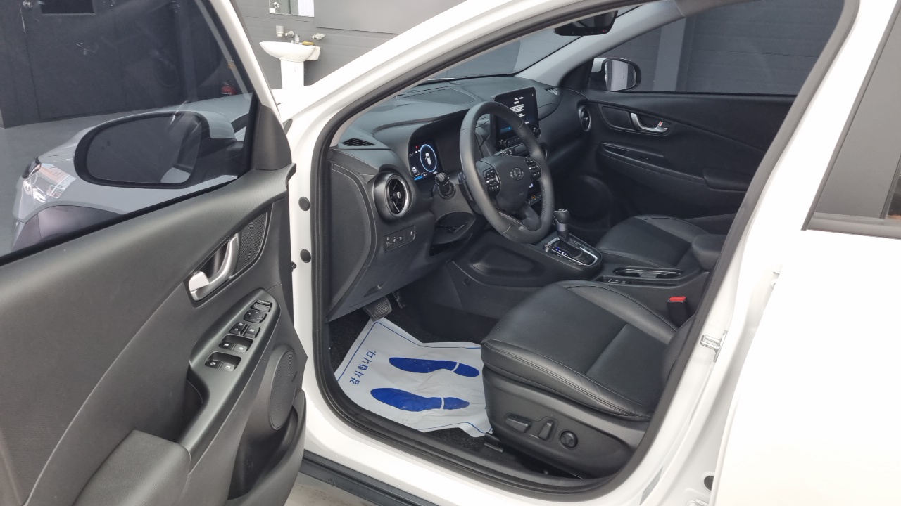 Hyundai Kona Gasoline 2.0 2WD Inspiration 2022 — фото 7