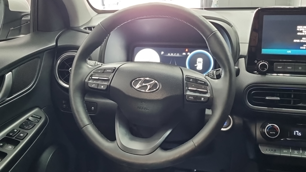 Hyundai Kona Gasoline 2.0 2WD Inspiration 2022 — фото 9