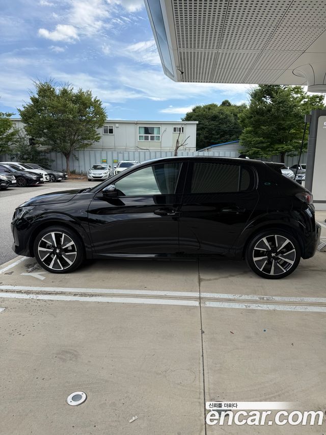 Peugeot e-208 (II) GT 2022 — фото 6