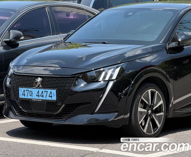 Peugeot e-208 (II) GT 2022 — фото 16