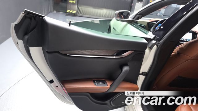 Maserati Ghibli 3.0 Diesel GranSport 3rd 2018 — фото 25