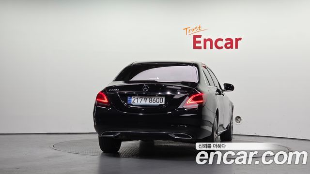 Mercedes-Benz C-Class (W205) C220 d 4MATIC Exclusive 2019 — фото 4
