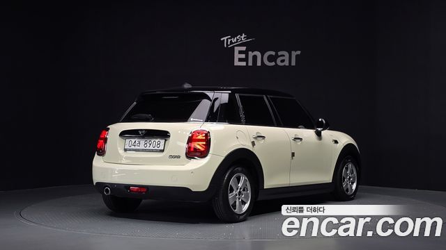MINI Cooper 5Door Standard 3rd 2019 — фото 2