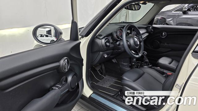 MINI Cooper 5Door Standard 3rd 2019 — фото 10