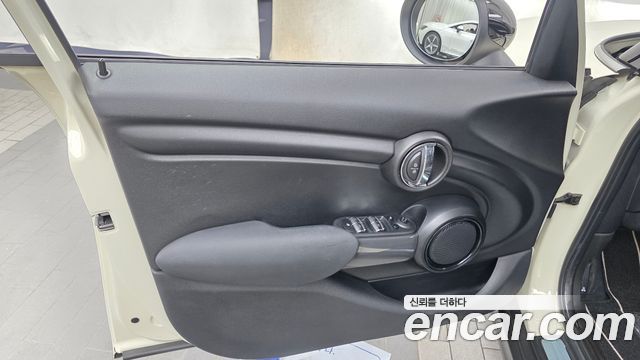 MINI Cooper 5Door Standard 3rd 2019 — фото 24