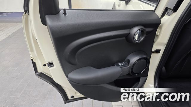 MINI Cooper 5Door Standard 3rd 2019 — фото 25