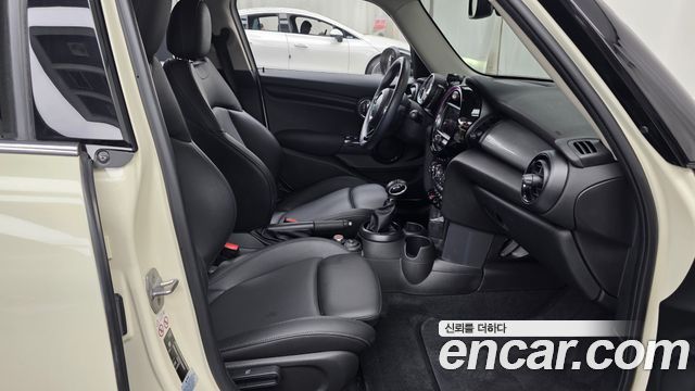 MINI Cooper 5Door Standard 3rd 2019 — фото 26