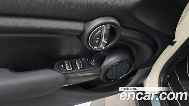 MINI Cooper 5Door Standard 3rd 2019 — фото 27