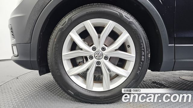 Volkswagen Tiguan (II) 2.0 TDI Premium 2020 — фото 5