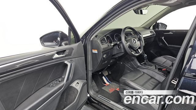 Volkswagen Tiguan (II) 2.0 TDI Premium 2020 — фото 10