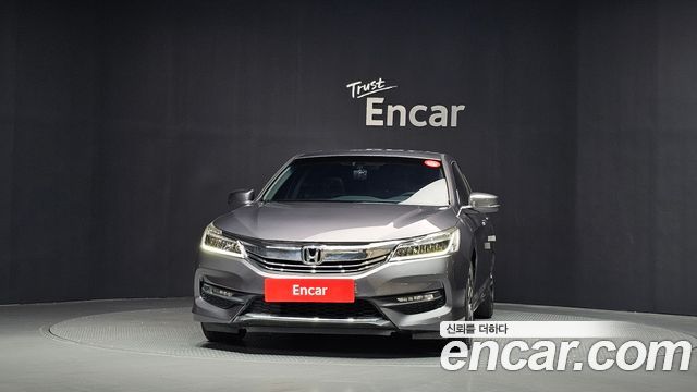 Honda Accord 2.4 9th 2016 — фото 3