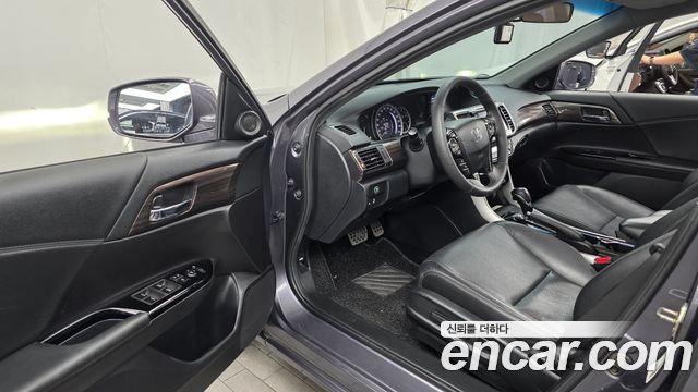 Honda Accord 2.4 9th 2016 — фото 10