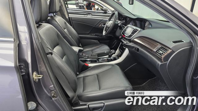 Honda Accord 2.4 9th 2016 — фото 11