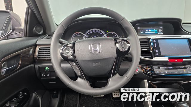 Honda Accord 2.4 9th 2016 — фото 13