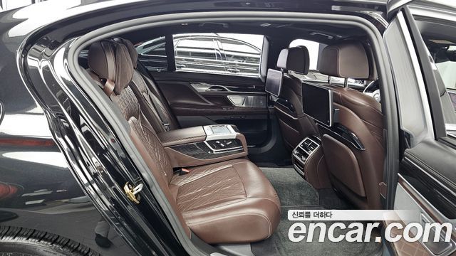 BMW 7 Series (G11) 740Li xDrive M Sport Package 2020 — фото 12