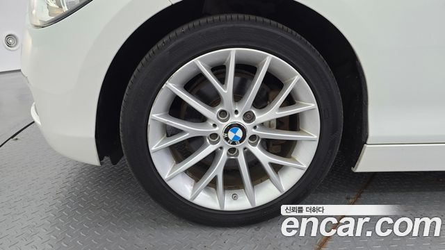 BMW 1 Series (F20) 118d Sport 5Door 2015 — фото 5