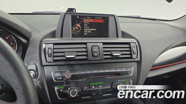 BMW 1 Series (F20) 118d Sport 5Door 2015 — фото 12