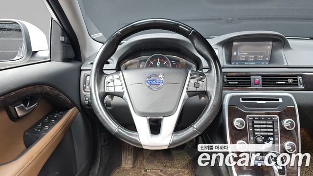 Volvo XC70 D5 3rd 2015 — фото 13