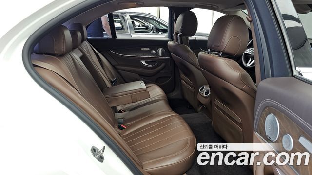 Mercedes-Benz E-Class (W213) E300 4MATIC Exclusive 2019 — фото 12