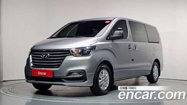 Hyundai Grand Starex Van 3-Seater Smart