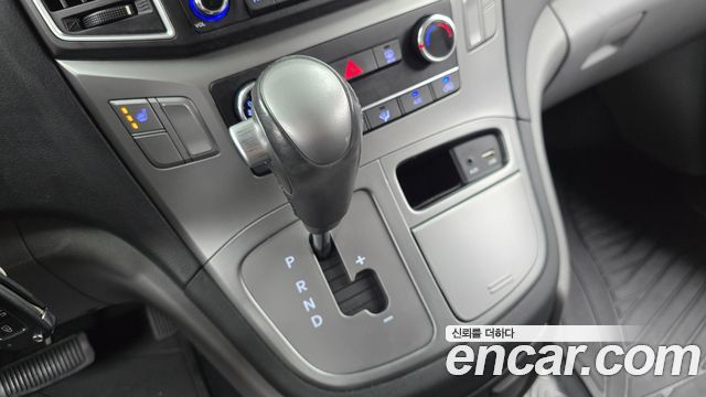 Hyundai Grand Starex Van 3-Seater Smart 2021 — фото 9