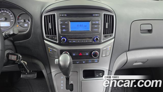 Hyundai Grand Starex Van 3-Seater Smart 2021 — фото 13