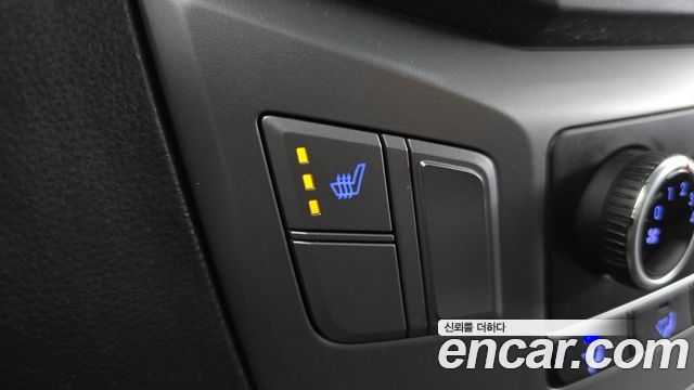 Hyundai Grand Starex Van 3-Seater Smart 2021 — фото 14